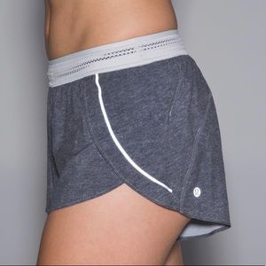 lululemon | Split Second Short | Heathered dark grey | Size 6